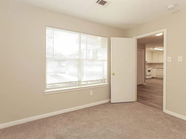 16360 Hidden River Ct — Photo 6