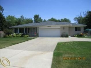 5070 Somerton Dr, Troy, MI