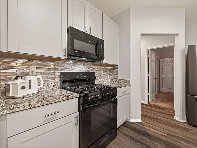 10411 Meadow Saffron Dr — Photo 15