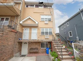 3008 Brookhaven Ave, Far Rockaway, NY 11691