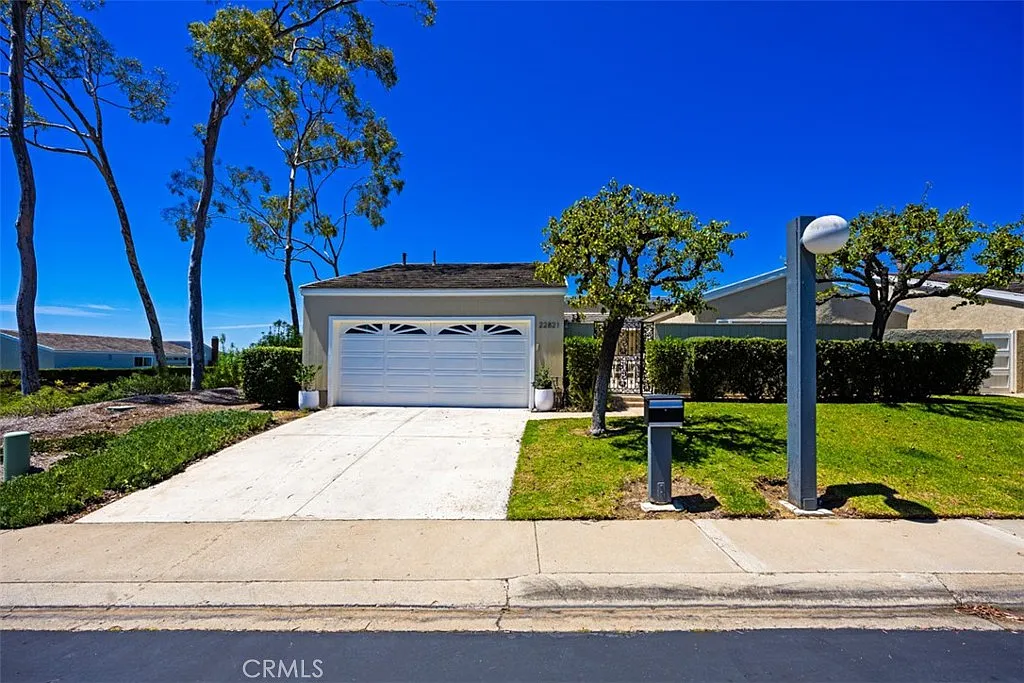 3 bed, 1642 sqft, $6,975 — Photo 3