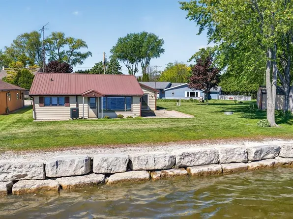 8890 Twin Harbor Rd, Sturgeon Bay, WI 54235