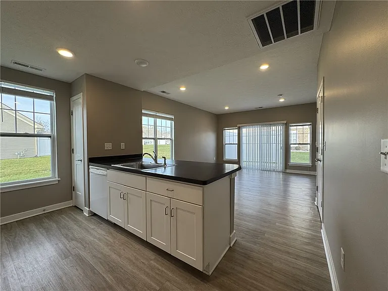 29 Green Spring Ln — Photo 3