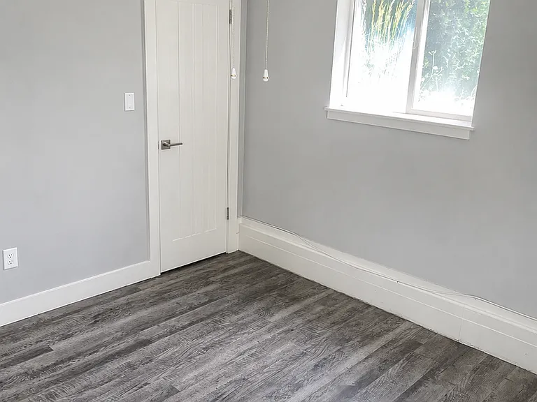 221 N Quince St — Photo 7