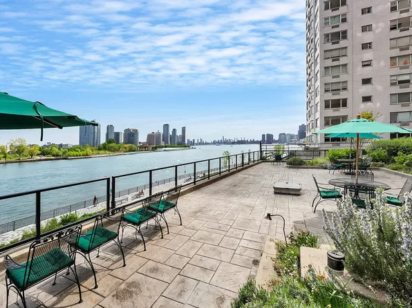 25 Sutton Place South image 8 of 11