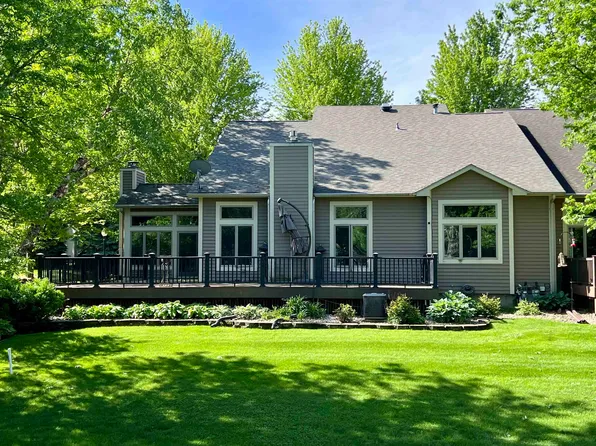 201 Emerald Meadows Dr, Arnolds Park, IA 51331