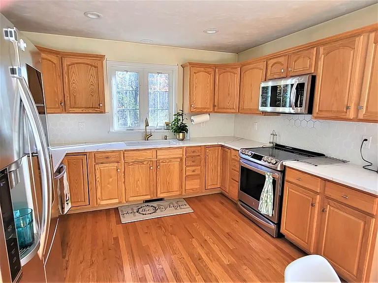 21 Hines Rd — Photo 2