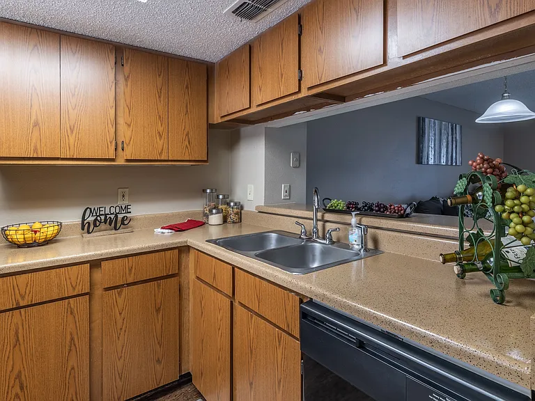 Sutton House Apartments — Photo 50