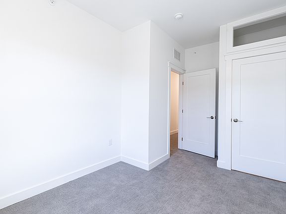 5th image of 413 N Twin Lakes Blvd
