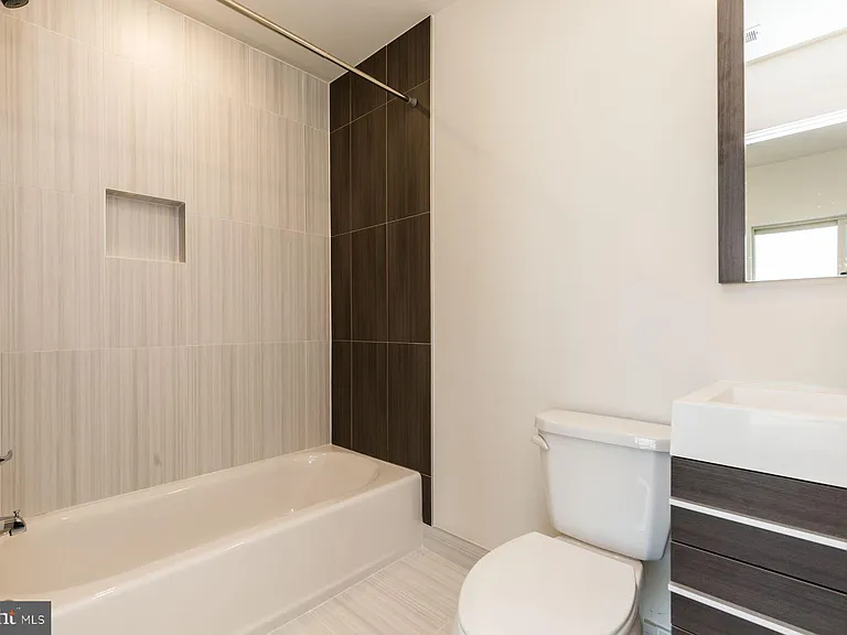806 N Burns St #1 — Photo 16