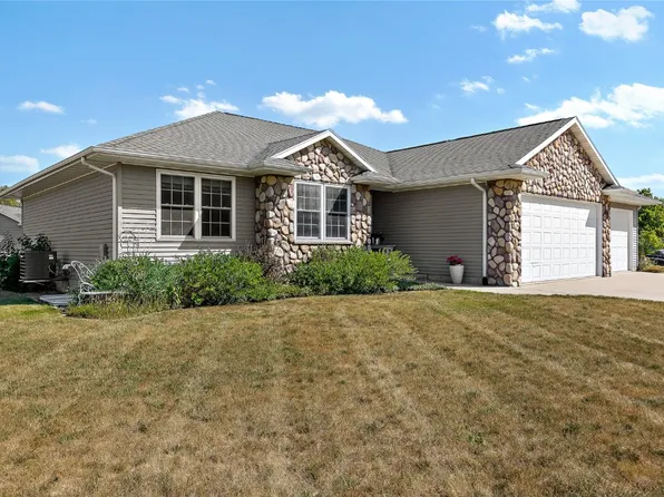 319 Willow St, Alburnett, IA 52202