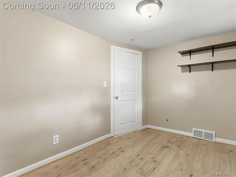 404 La Plaza Ct — Photo 15