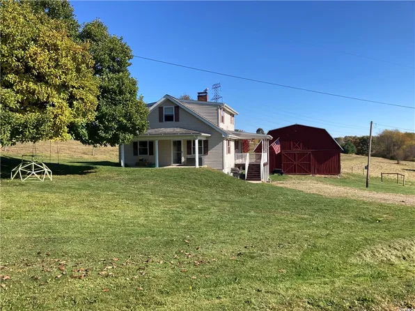 102 Farm Dr, Midland, PA 15059