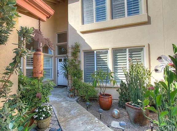 Courtyard drought tolerant landscaping.