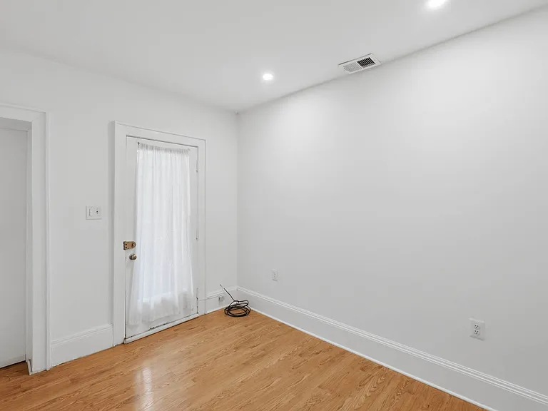603 A St SE #B — Photo 12