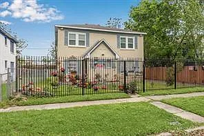 2 bed, 1.0 bath, 1109 sqft, $1,095 — Photo 2