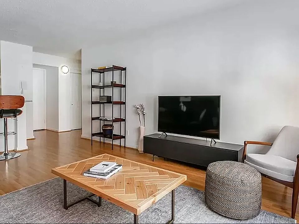 2nd image of 181 7th Ave #8