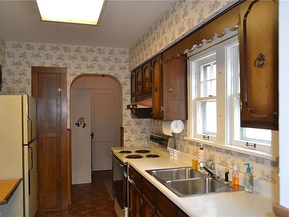 4th image of 2035 Glenwood Dr