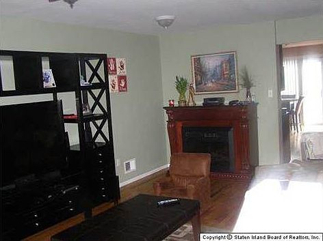 3rd image of 232 Netherland Ave