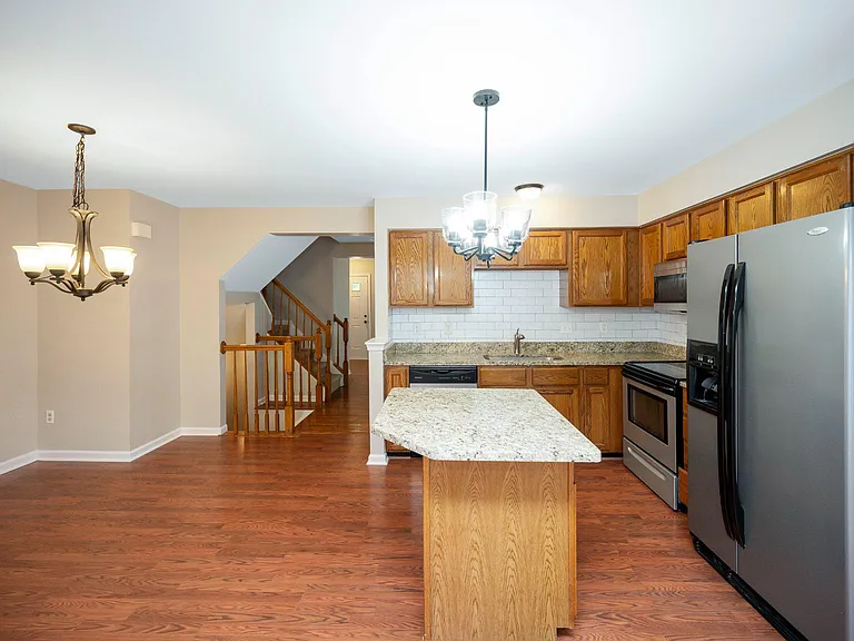 9705 Becker Ct — Photo 5