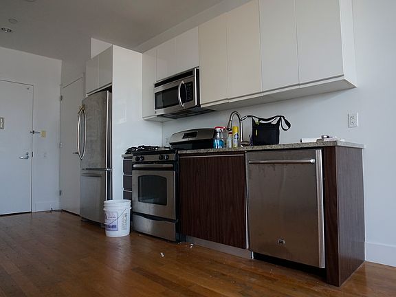 3rd image of 836 Bergen St #30