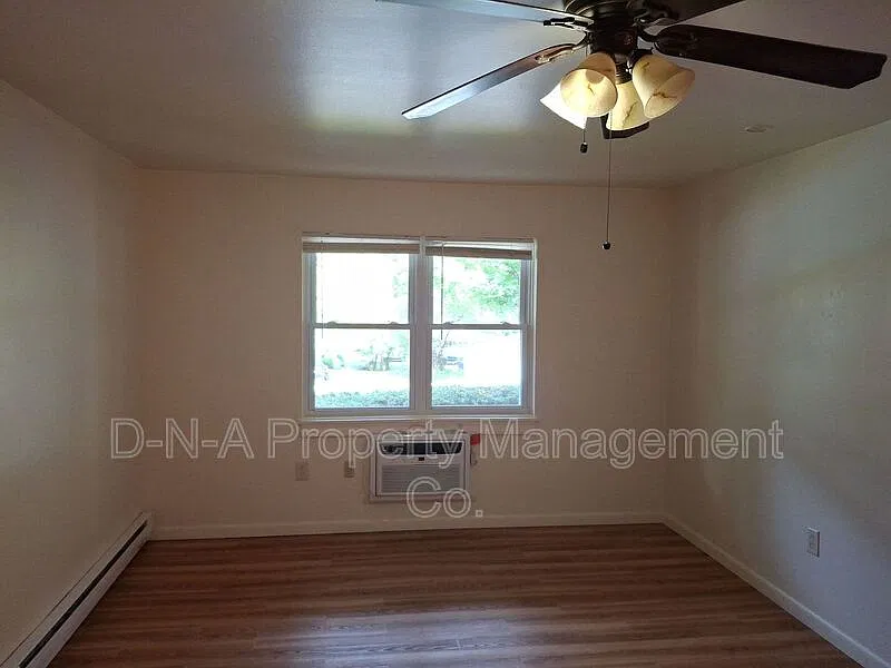 2 bed, 1.5 bath, 600 sqft, $1,550 — Photo 3