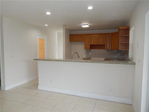 2nd image of 2920 Bogota Ave