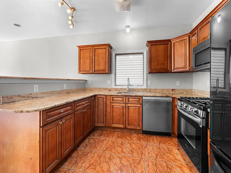 392 Liberty Ave #1 — Photo 4