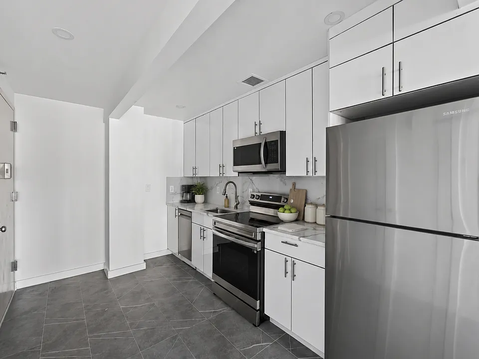 41-34 45th St #403