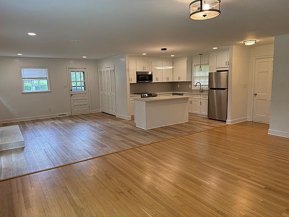 2nd image of 7500 Thorncliff Dr
