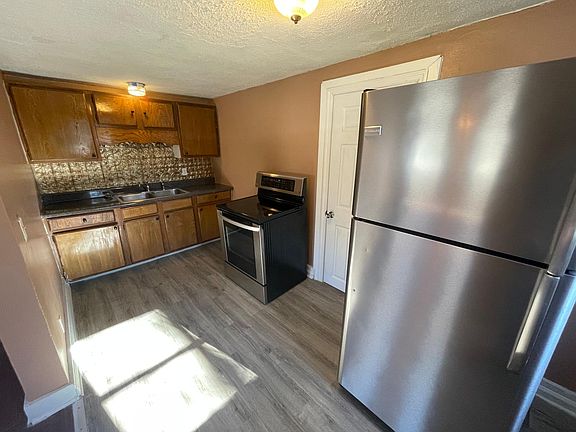 5th image of 2302 Lyndon Ave #3