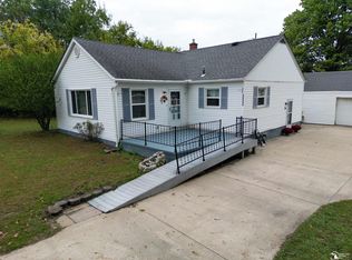 23800 Lillian St, Brownstown, MI 48183