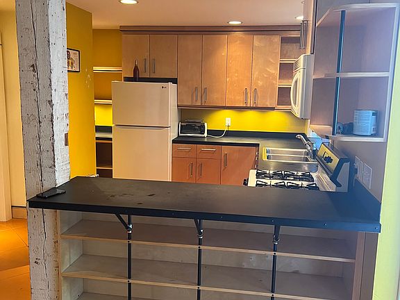 3rd image of 1021 N 5th St Unit 4