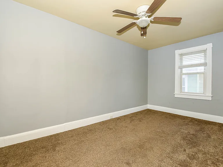 256 1/2 E Grove St #256 — Photo 19