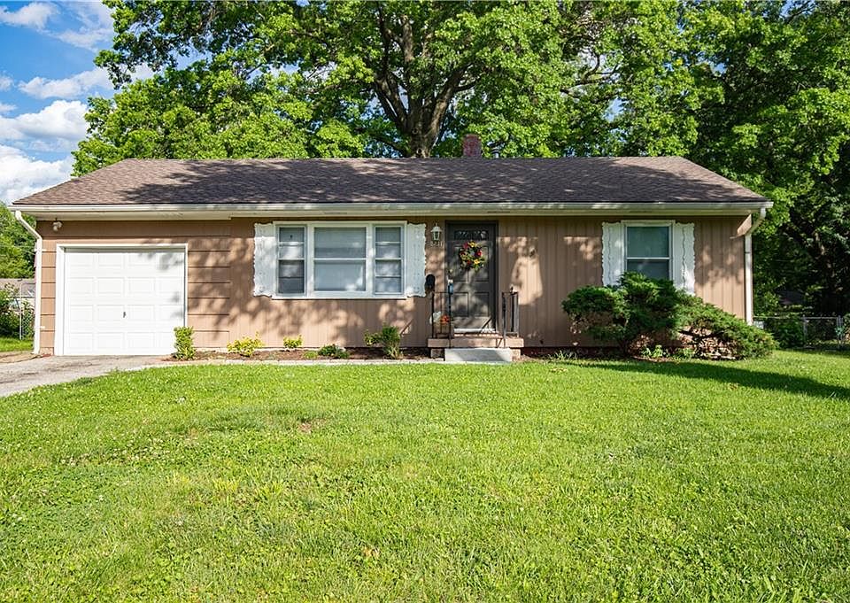 1st image of 8811 Richards Dr