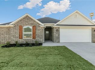 520 Poplar Rd, Centerton, AR 72719