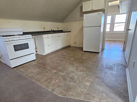 2nd image of 113 N Roche St #5