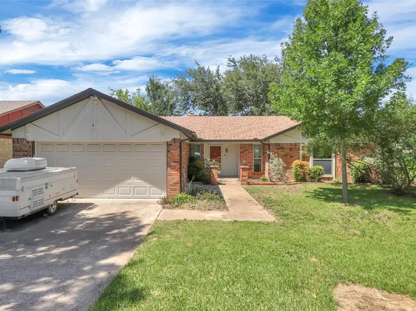 8413 Glenann Dr, North Richland Hills, TX 76182