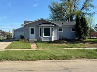 405 24th Ave NW, Minot, ND 58703