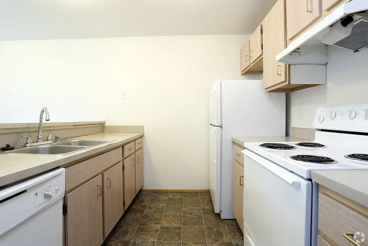 North Creek Heights Apartments — Photo 2