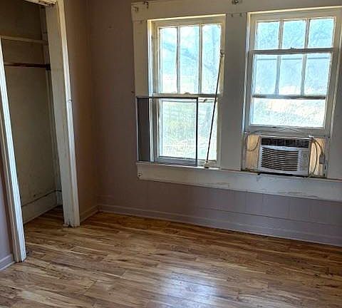 4th image of 132 Peters St