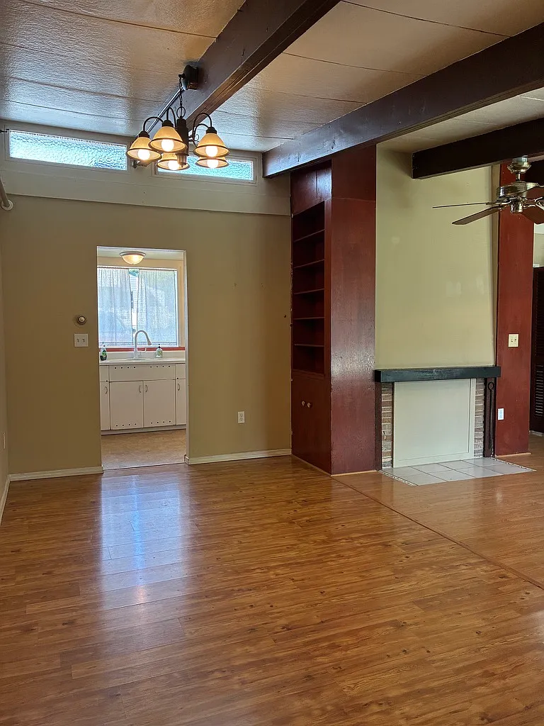 2 bed, 960 sqft, $1,800 — Photo 2