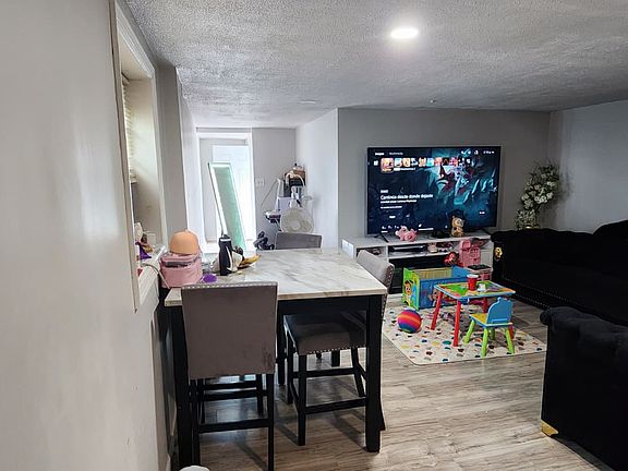 3rd image of 7 E Gibbons St #1
