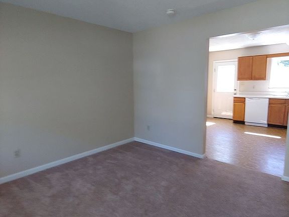 5th image of 523 Garrett St