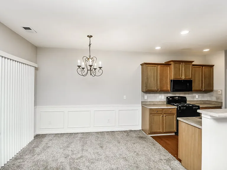 713 Celeste Ln SW — Photo 8