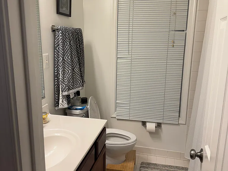Upstairs 2nd Full Bath