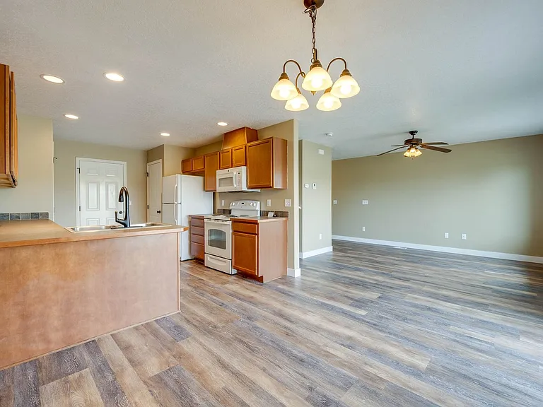 1262 SW Selway Ln — Photo 6