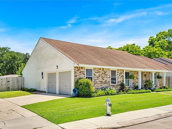 2nd image of 400 Aurora Oaks Dr