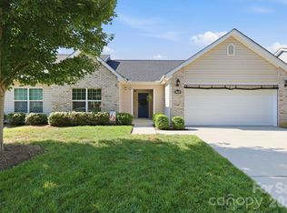72 Sunny Meadows Blvd, Arden, NC 28704