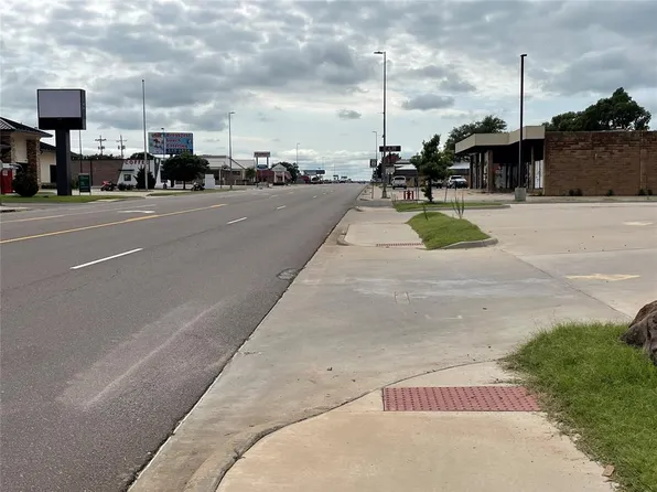 1401 W 3rd St, Elk City, OK 73644